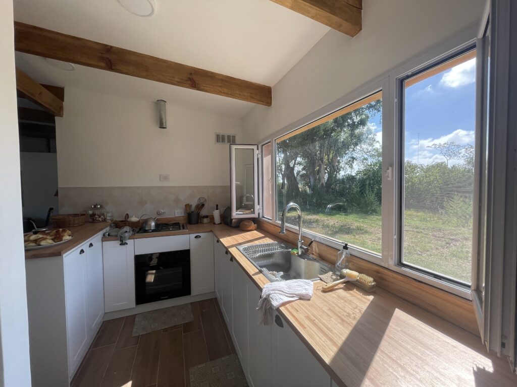 cocina wood frame con ventana