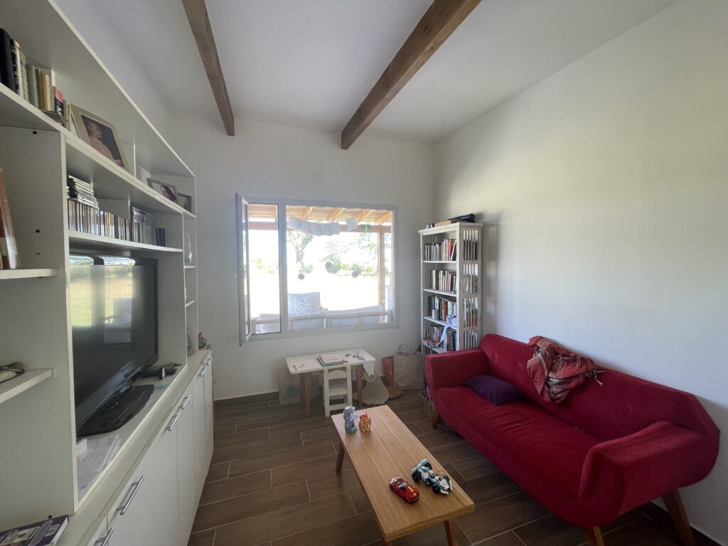 Construcción en obra gris playroom