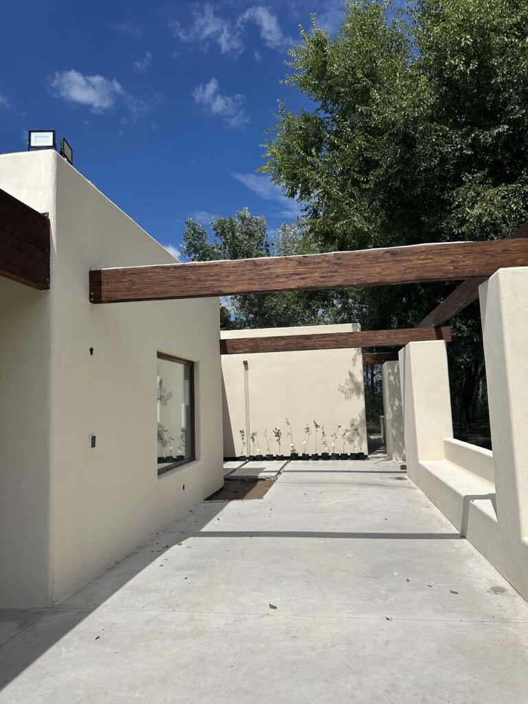 galeria con bordes curvos revestida de tarquini