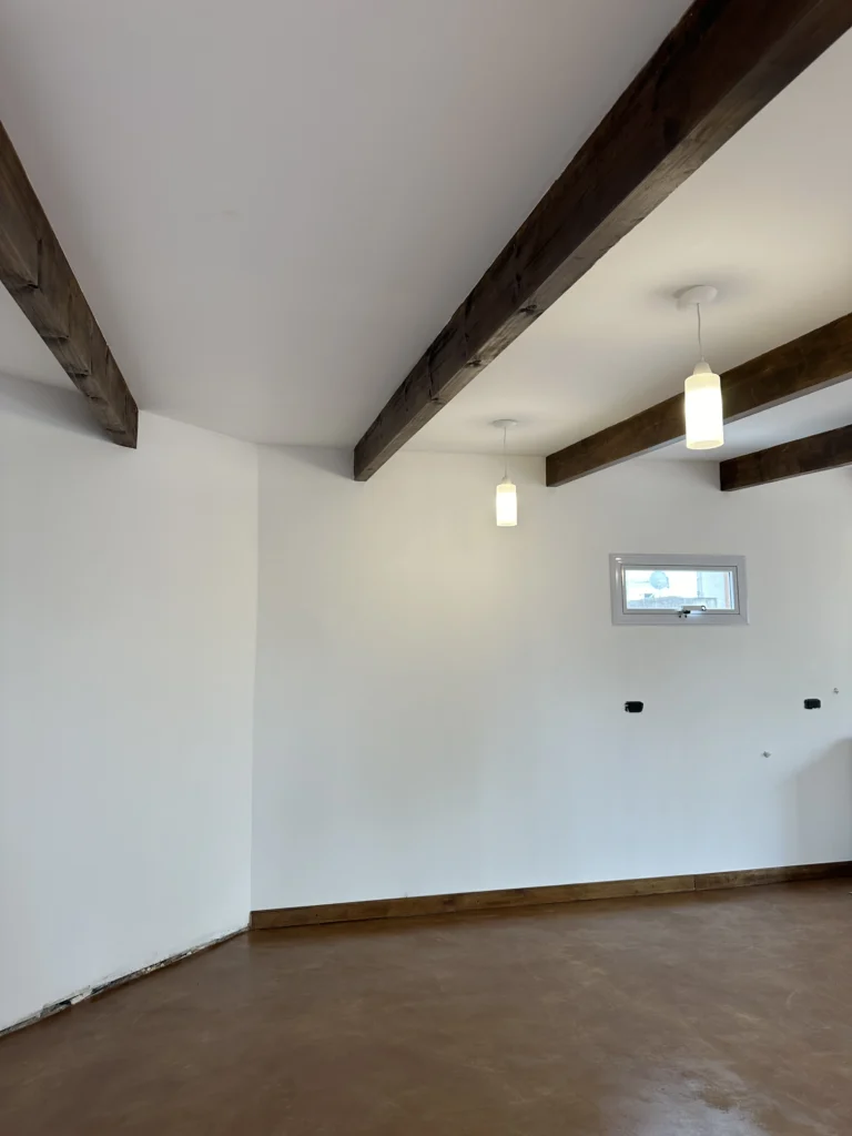 ampliacion habitacion en terraza interior piso microcemento