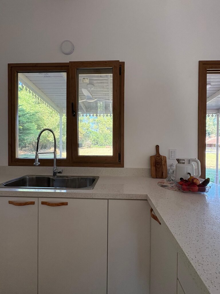 cocina en wood frame mueble blanco