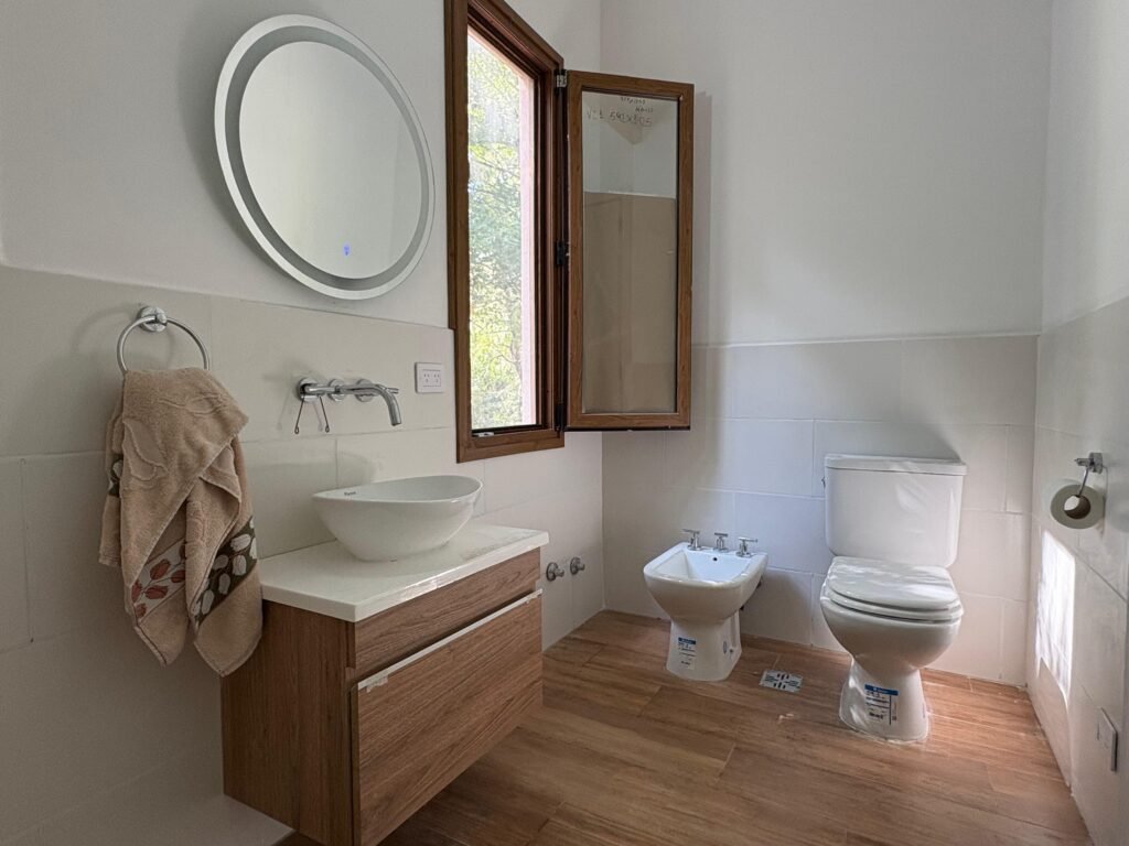 baño en casa de wood frame